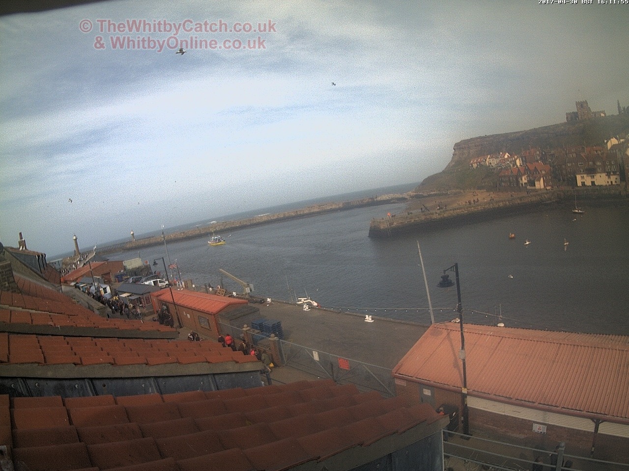 Whitby Sun 30th April 2017 16:12.