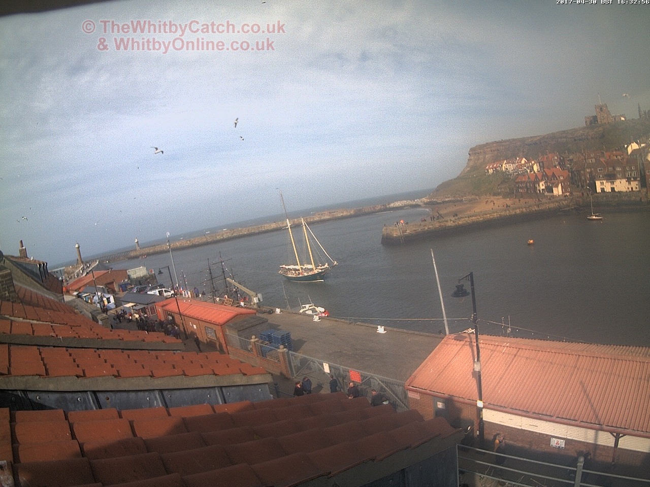 Whitby Sun 30th April 2017 16:33.