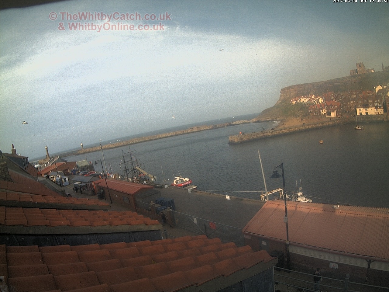 Whitby Sun 30th April 2017 17:44.