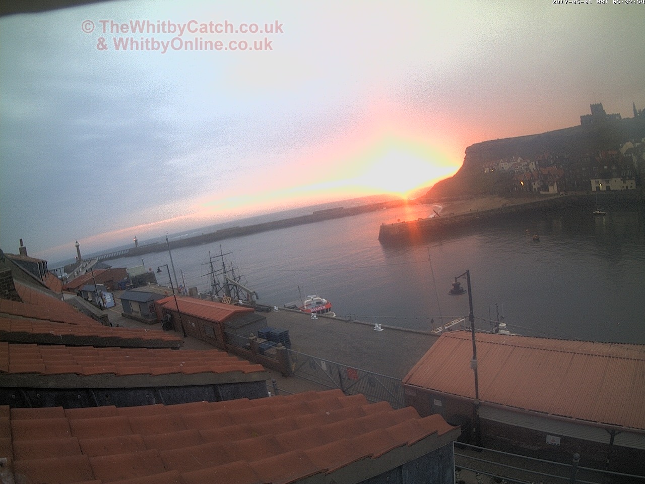 Whitby Mon 1st May 2017 05:33.