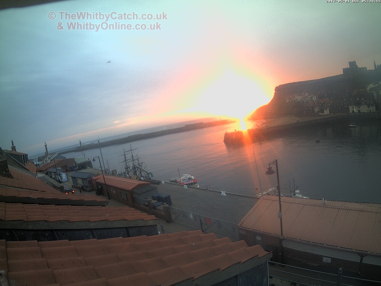 Whitby Mon 1st May 2017 05:35.