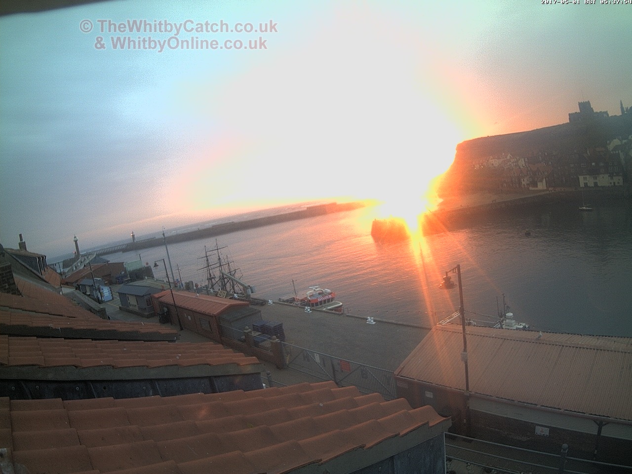 Whitby Mon 1st May 2017 05:38.