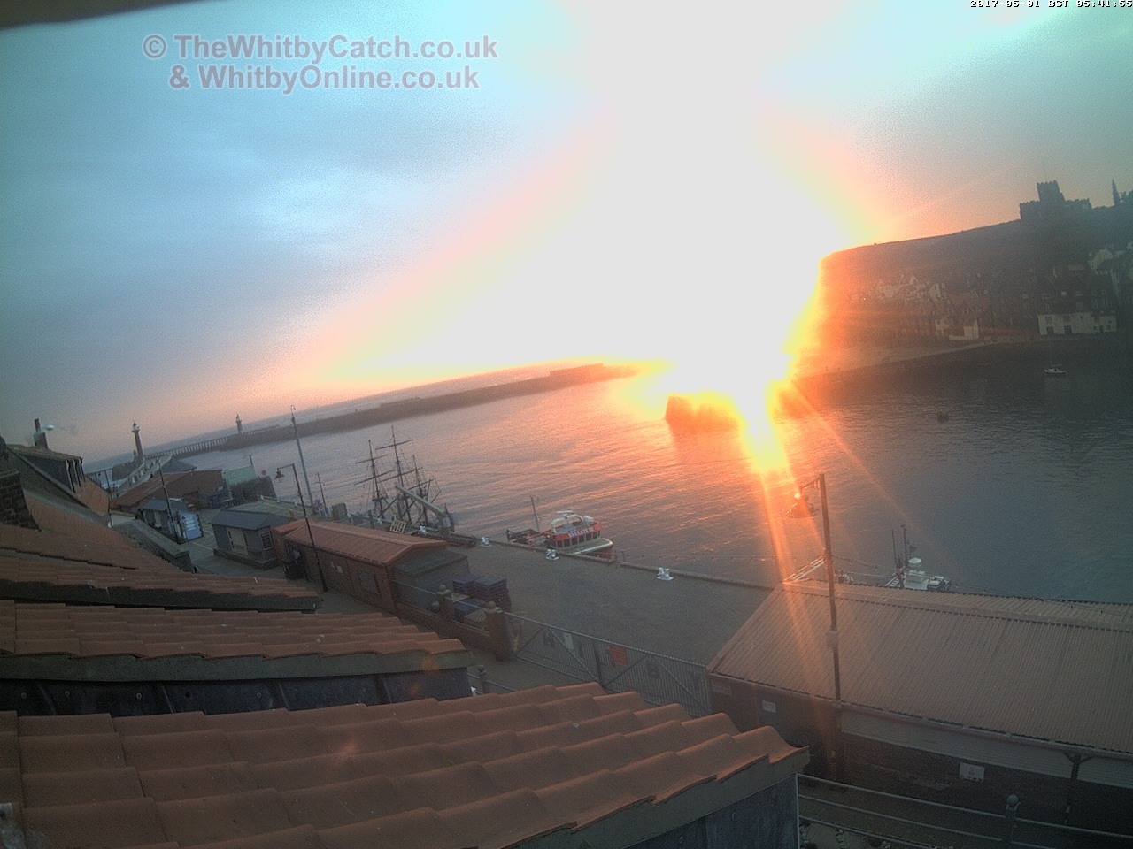 Whitby Mon 1st May 2017 05:42.