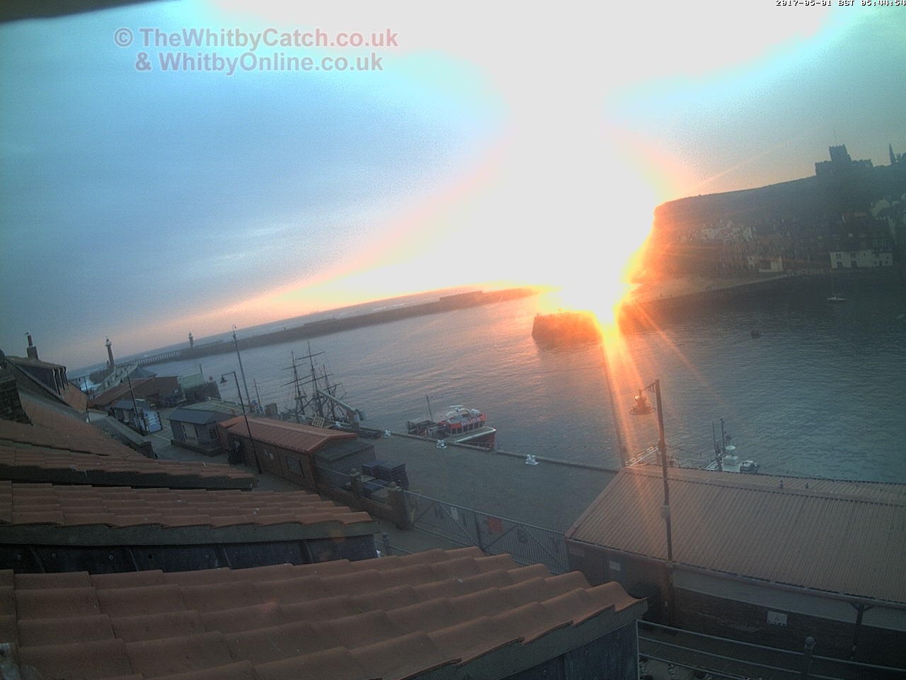 Whitby Mon 1st May 2017 05:45.