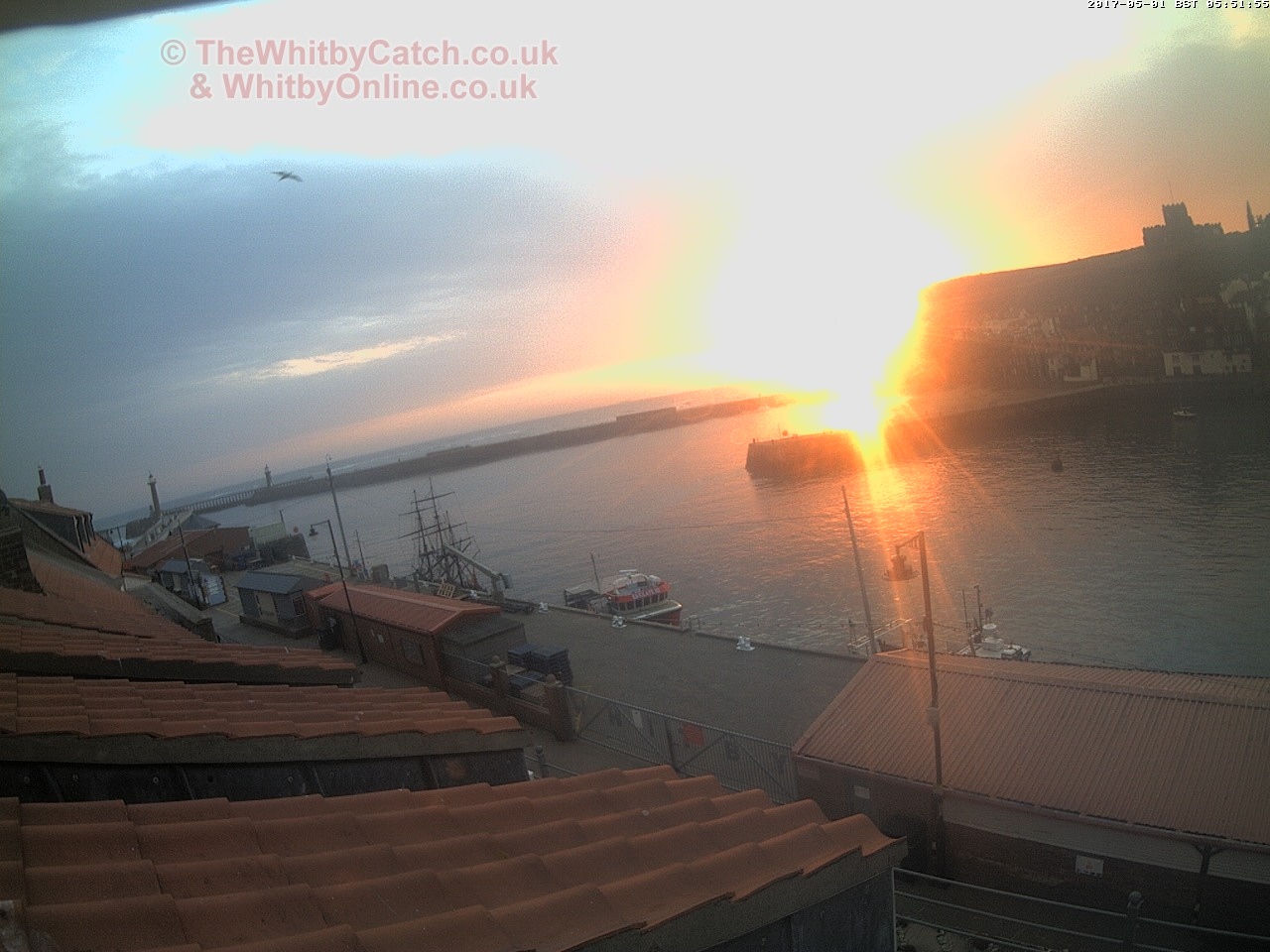 Whitby Mon 1st May 2017 05:52.