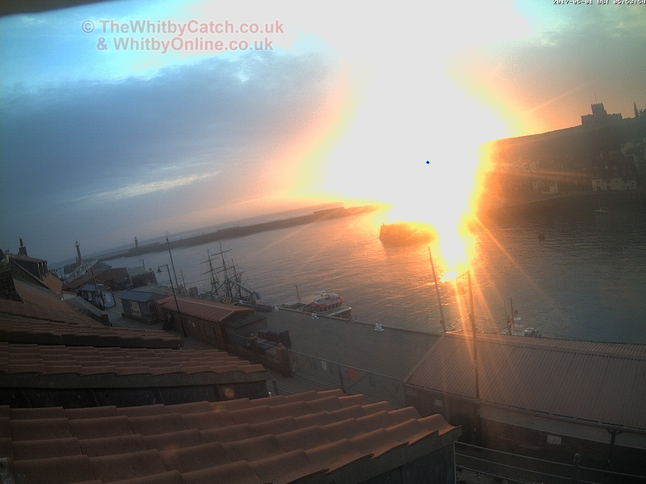 Whitby Mon 1st May 2017 05:54.