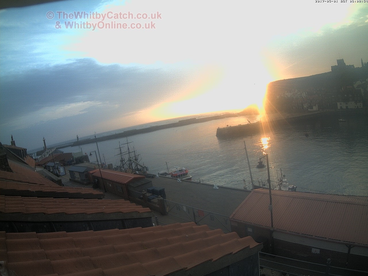 Whitby Mon 1st May 2017 06:09.