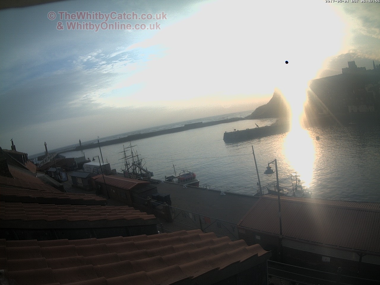 Whitby Mon 1st May 2017 06:43.