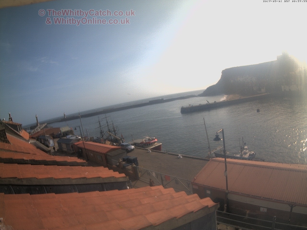 Whitby Mon 1st May 2017 08:58.