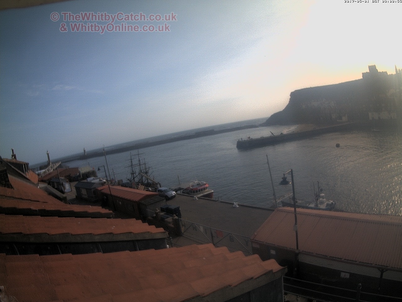 Whitby Mon 1st May 2017 09:01.