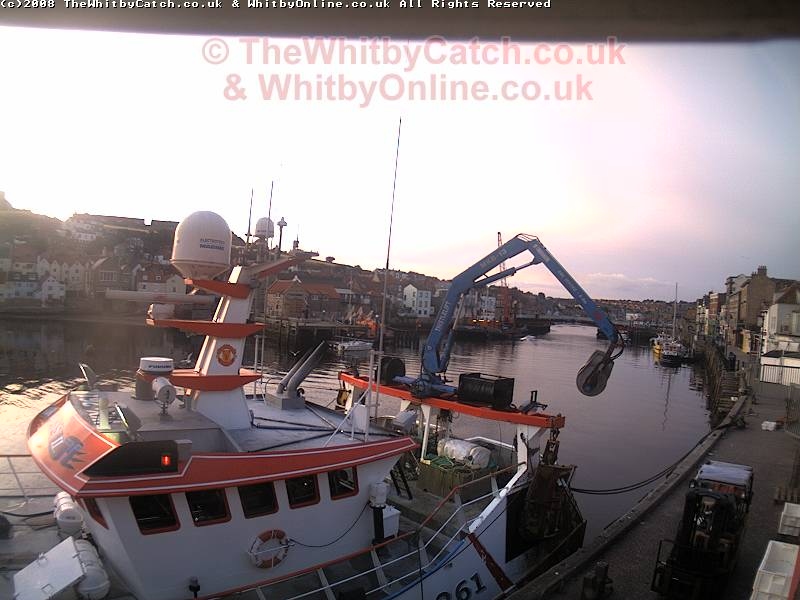 Whitby Mon 3rd August 2009 05:49.